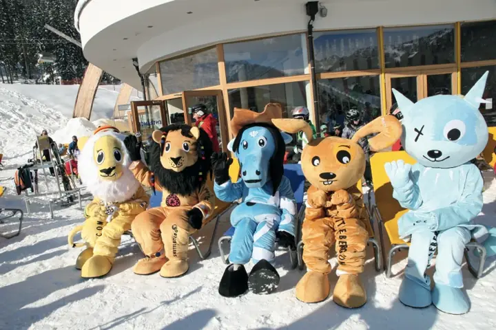 Kostümfiguren für das Skigebiet Shuttleberg